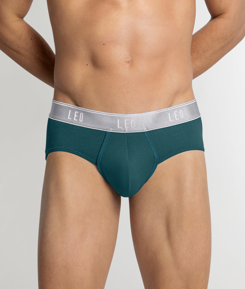 LEO Ultra-Light Brief by LEO