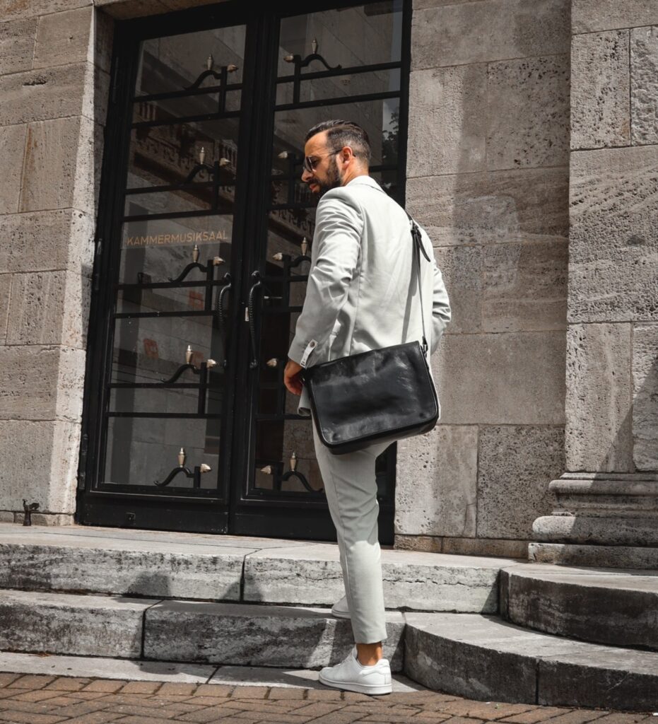 Leather Messenger Bag – The Stranger by Time Resistance